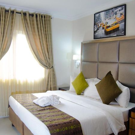 Class Suites Икеджа Екстериор снимка