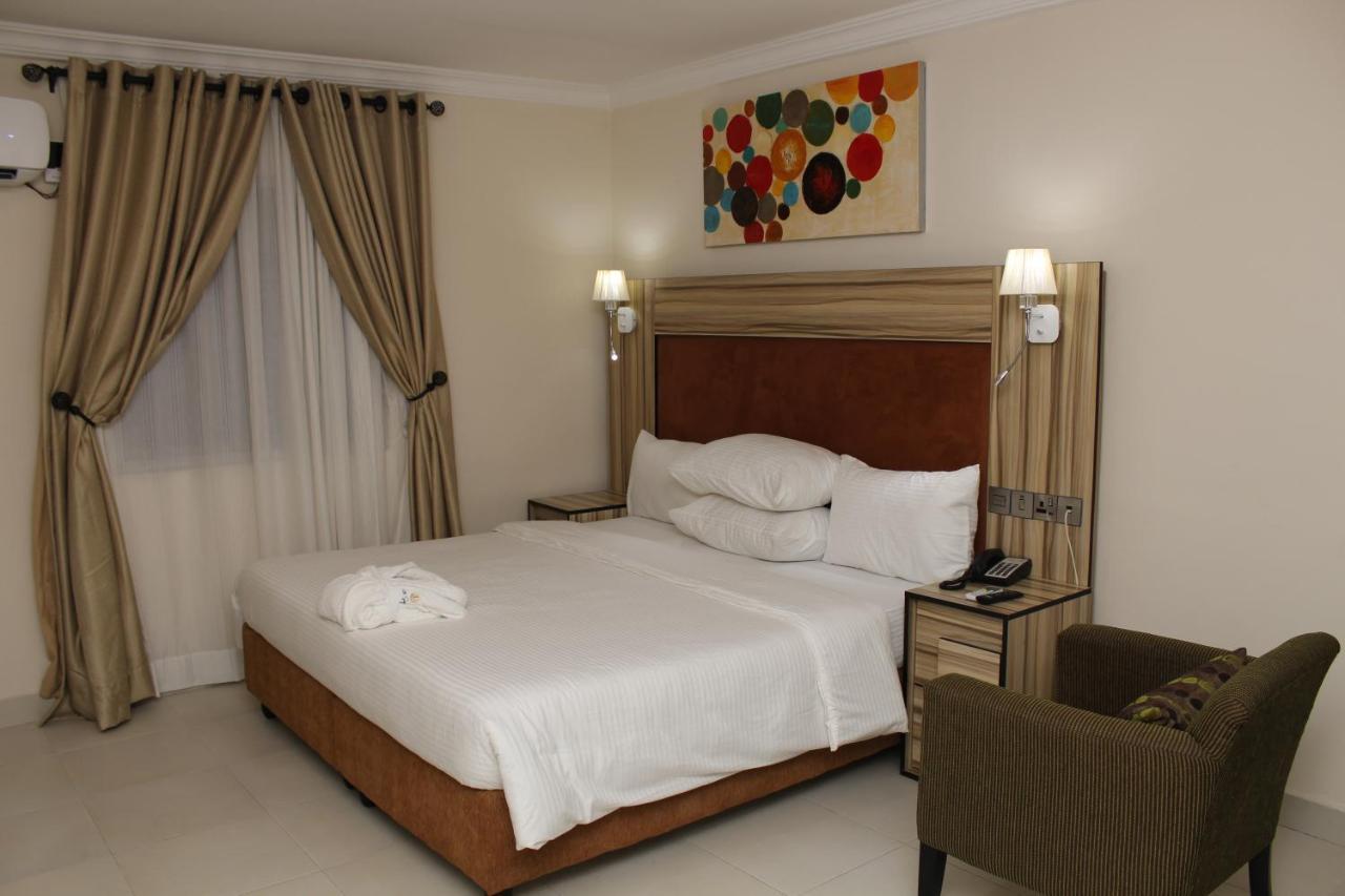 Class Suites Икеджа Екстериор снимка