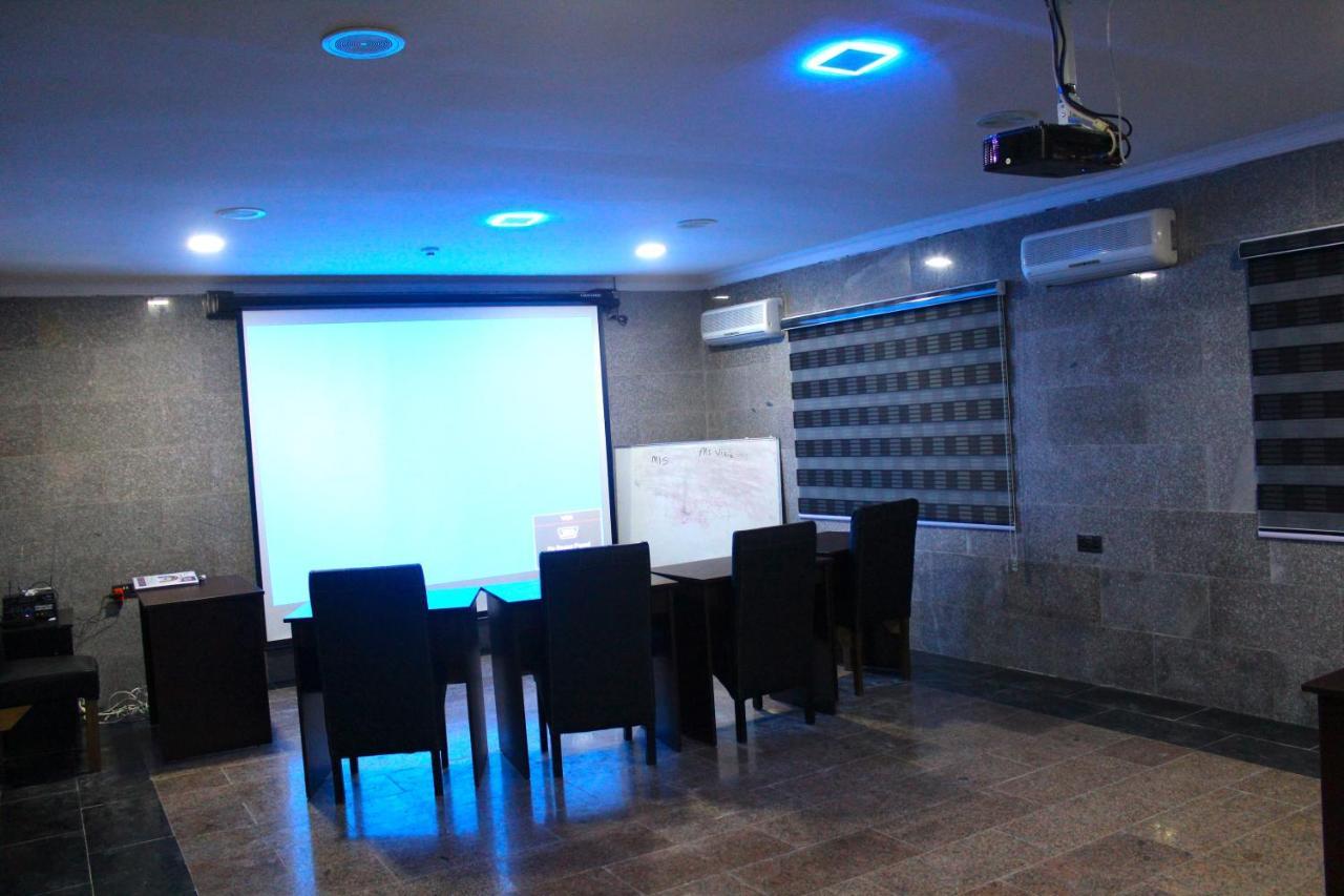 Class Suites Икеджа Екстериор снимка