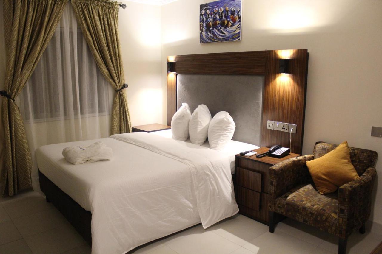 Class Suites Икеджа Екстериор снимка
