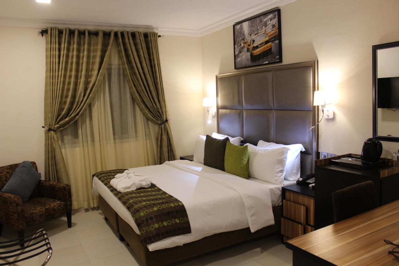 Class Suites Икеджа Екстериор снимка