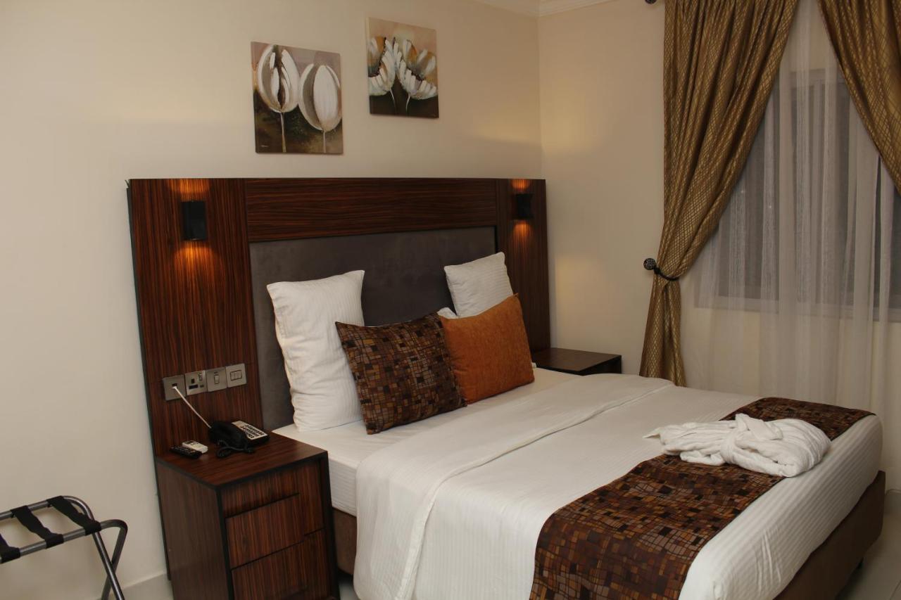 Class Suites Икеджа Екстериор снимка