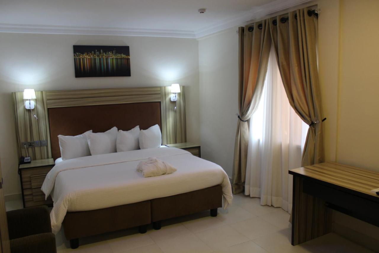Class Suites Икеджа Екстериор снимка
