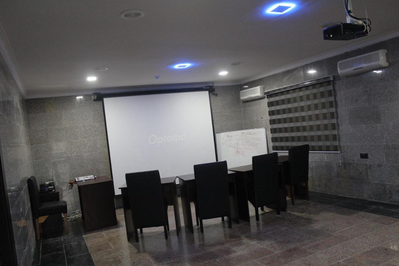 Class Suites Икеджа Екстериор снимка