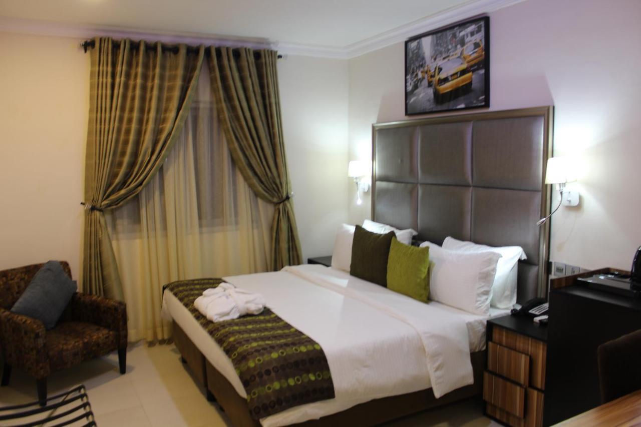 Class Suites Икеджа Екстериор снимка