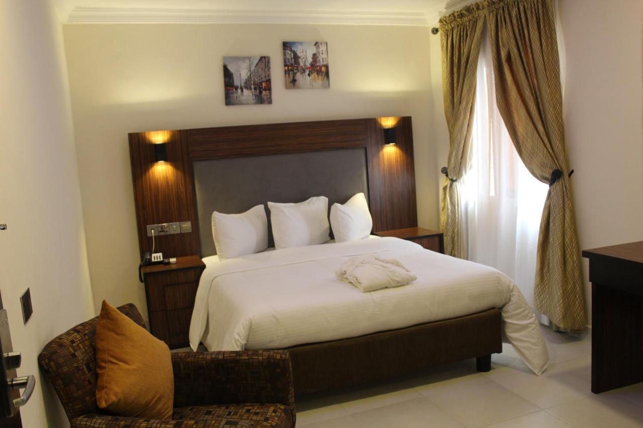 Class Suites Икеджа Екстериор снимка