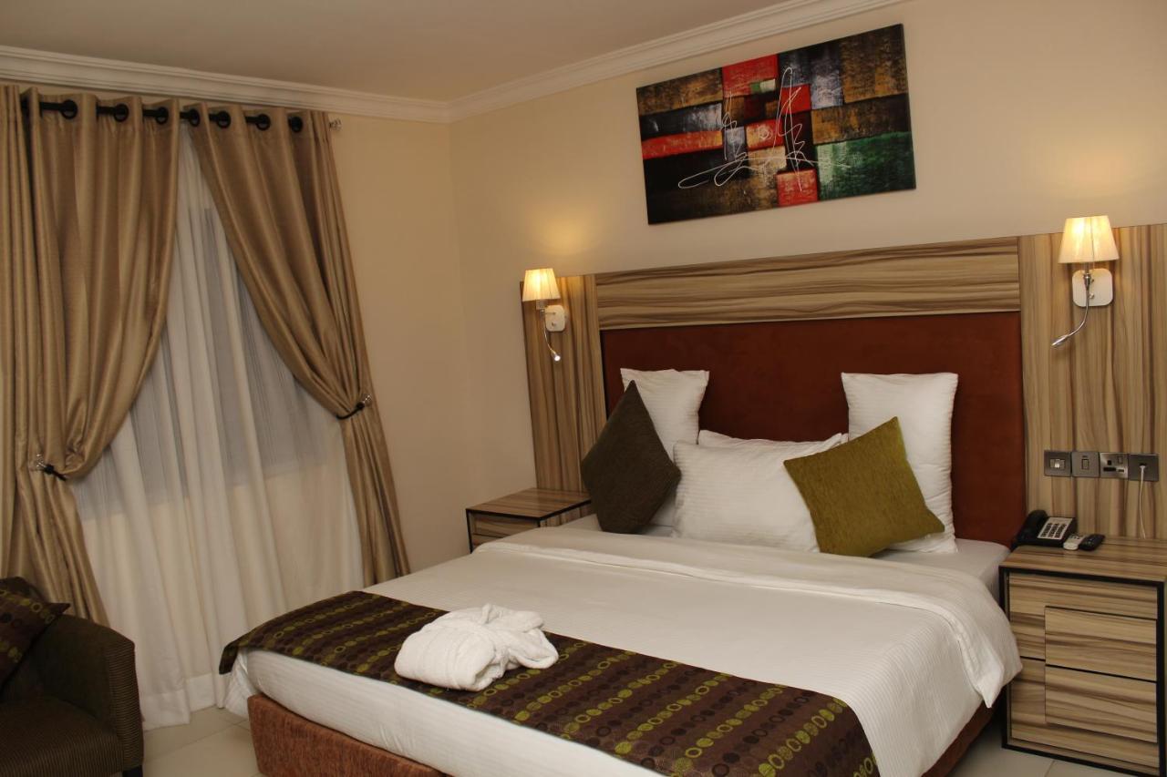 Class Suites Икеджа Екстериор снимка