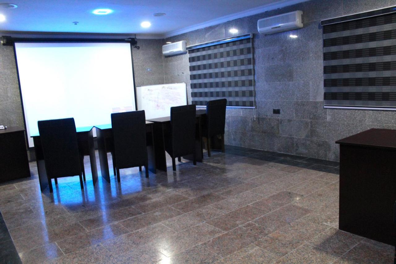 Class Suites Икеджа Екстериор снимка