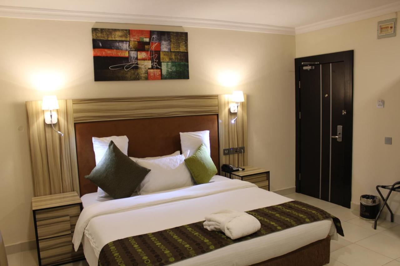 Class Suites Икеджа Екстериор снимка