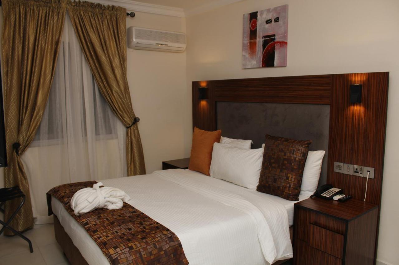 Class Suites Икеджа Екстериор снимка