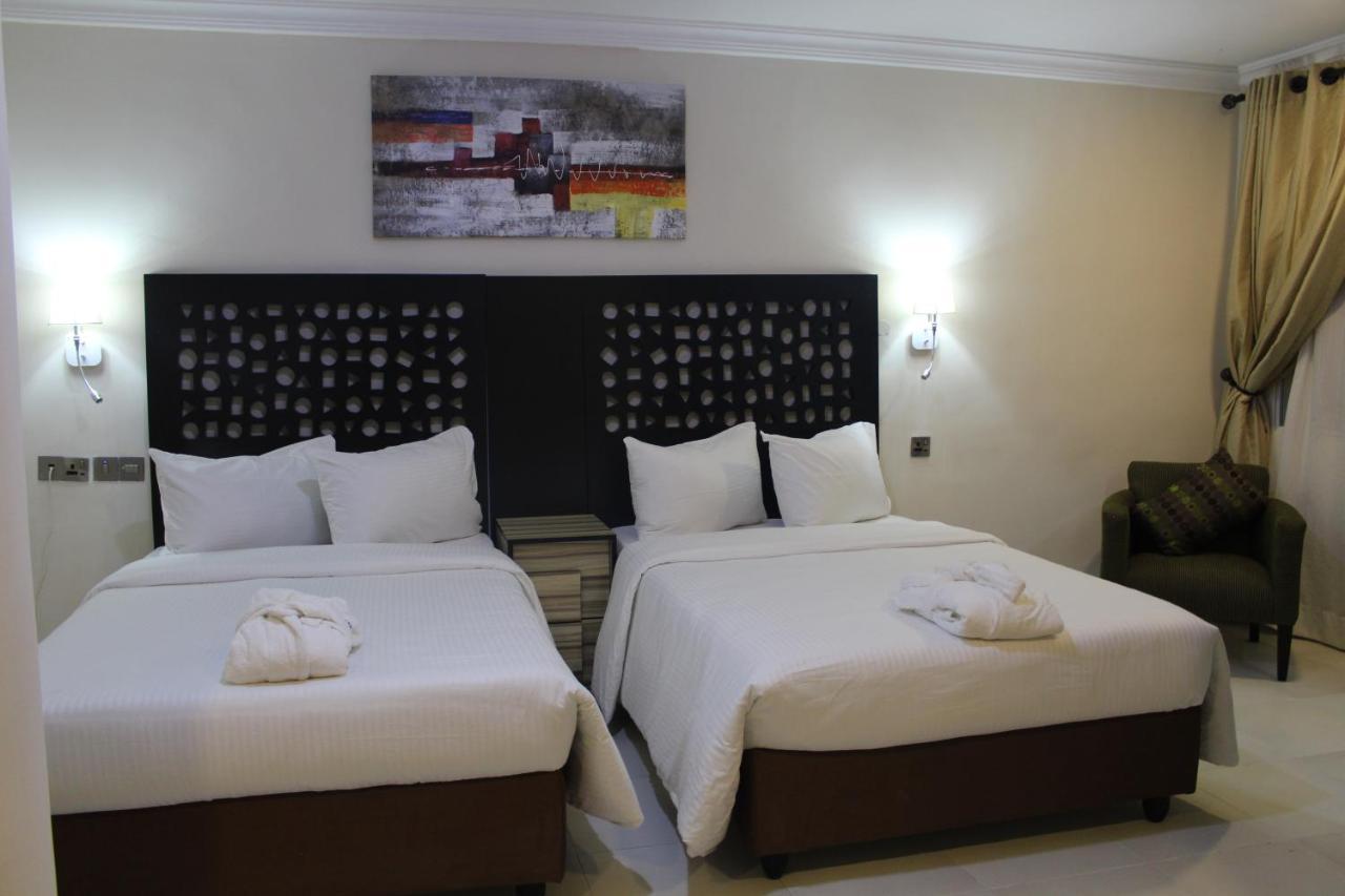 Class Suites Икеджа Екстериор снимка